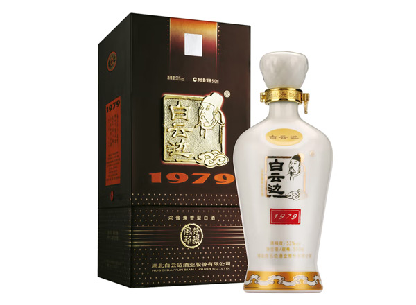 潍坊回收白云边1979珍藏品鉴楚韵风华浓酱兼香型白酒45度53度